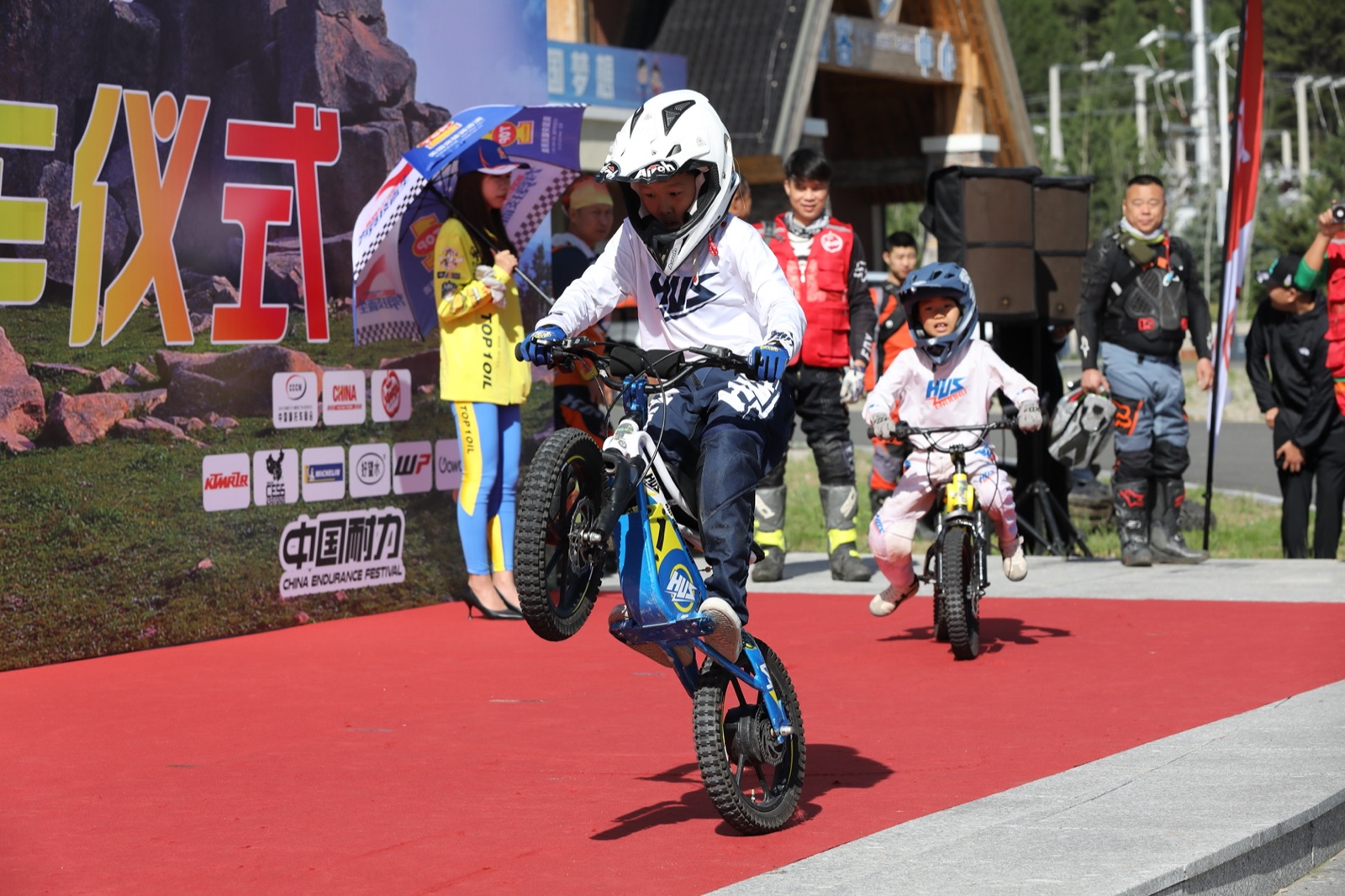 Bambino in wheelie alla cerimonia HUS Sport Academy