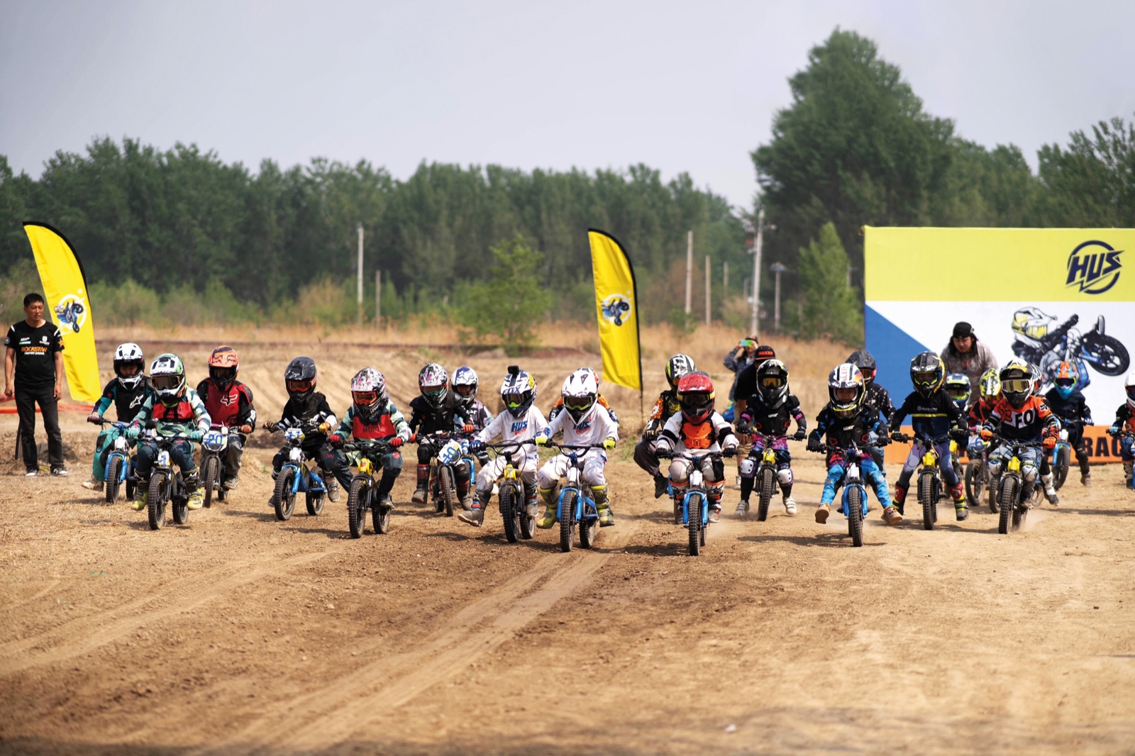 HUS V1 — kids on the track