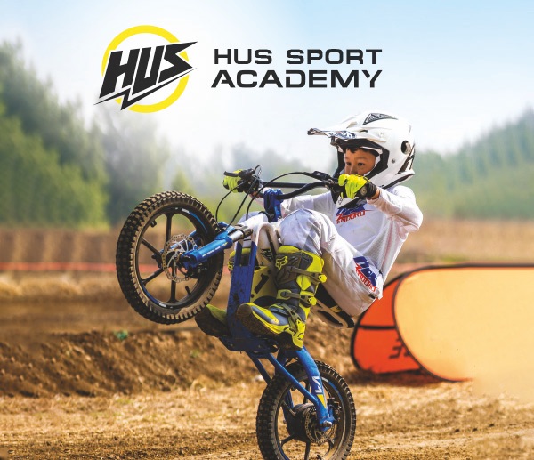HUS Sport Academy — bambini in pista con istruttori